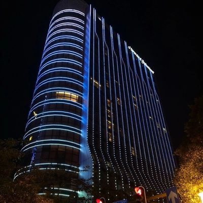 La construcción llevada encendiendo RGB UCS1903 DMX512 30m m llevó la iluminación de la fachada de la luz del punto de las luces LED